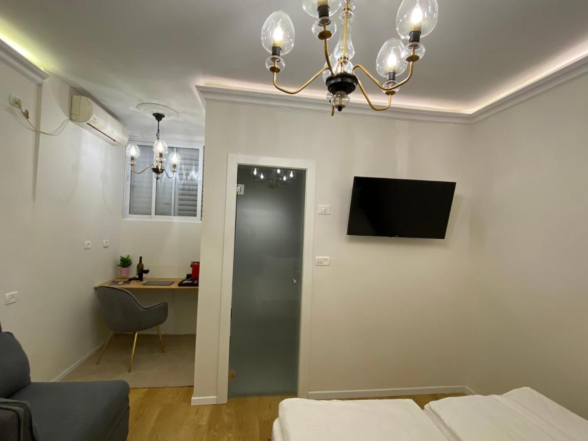 Rothschild Room Petach Tikva Buitenkant foto